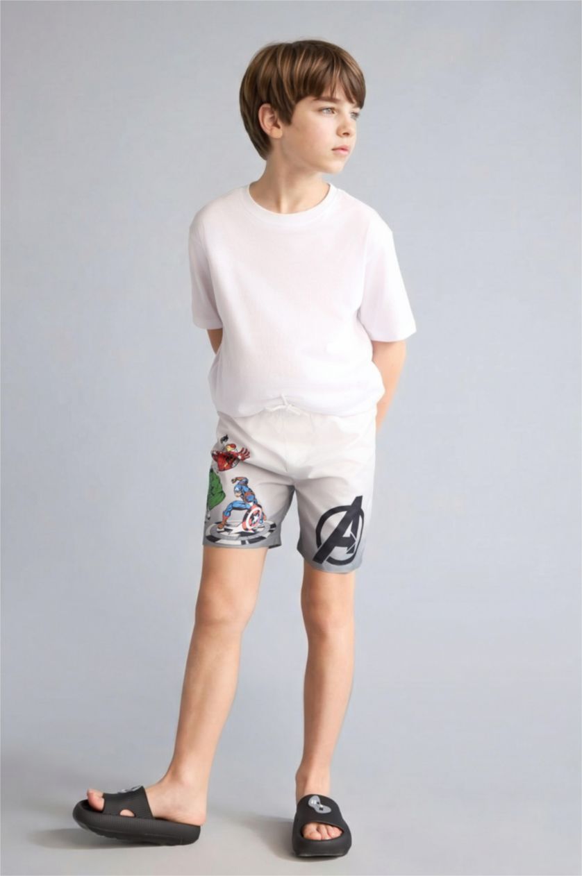 Erkek Çocuk - Genç Erkek Açık Gri Avengers Baskılı Lisanslı Deniz Şortu Erkek Çocuk
