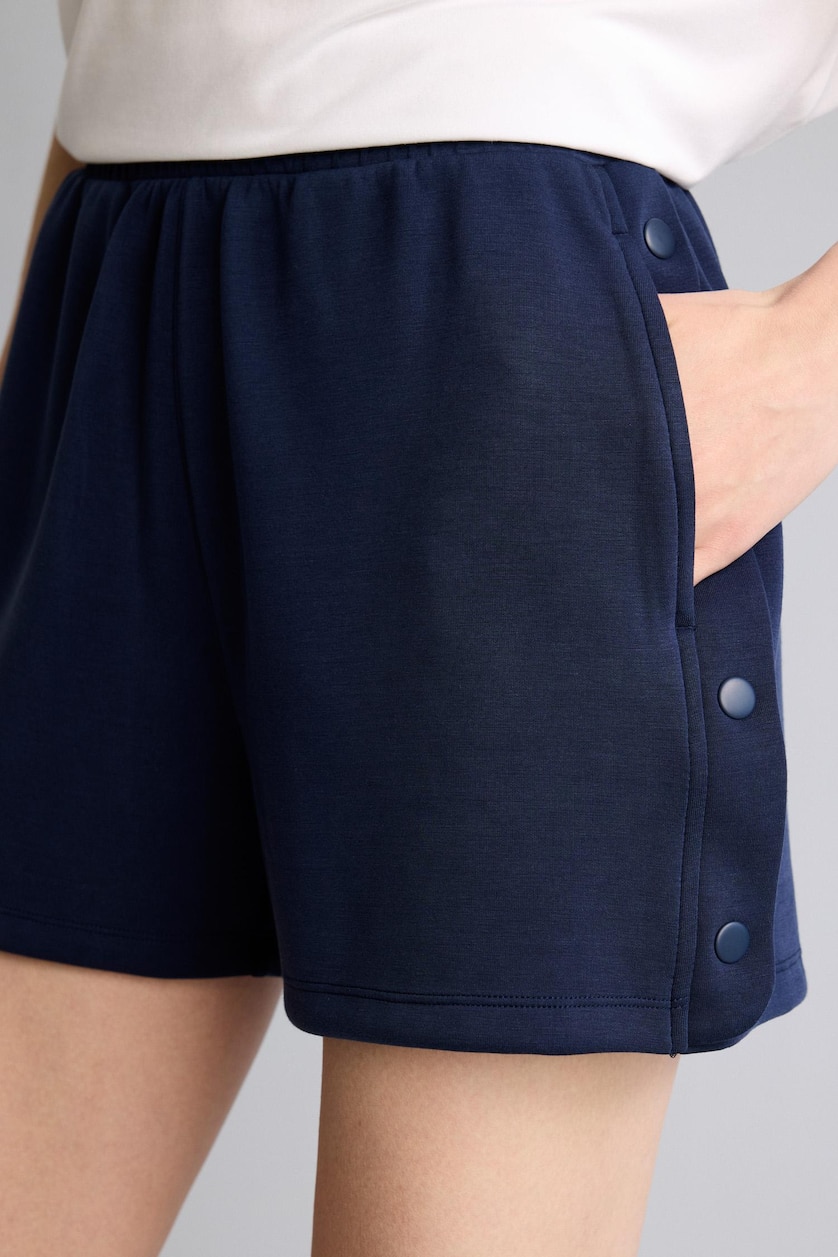 نساء كحلي Standard Fit Navy Blue Modal Crop Fit Shorts