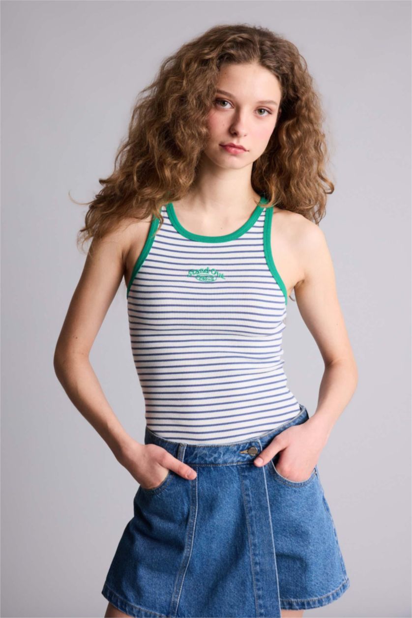 Woman White Slim Fit Camisole Halter Collar Tank Top