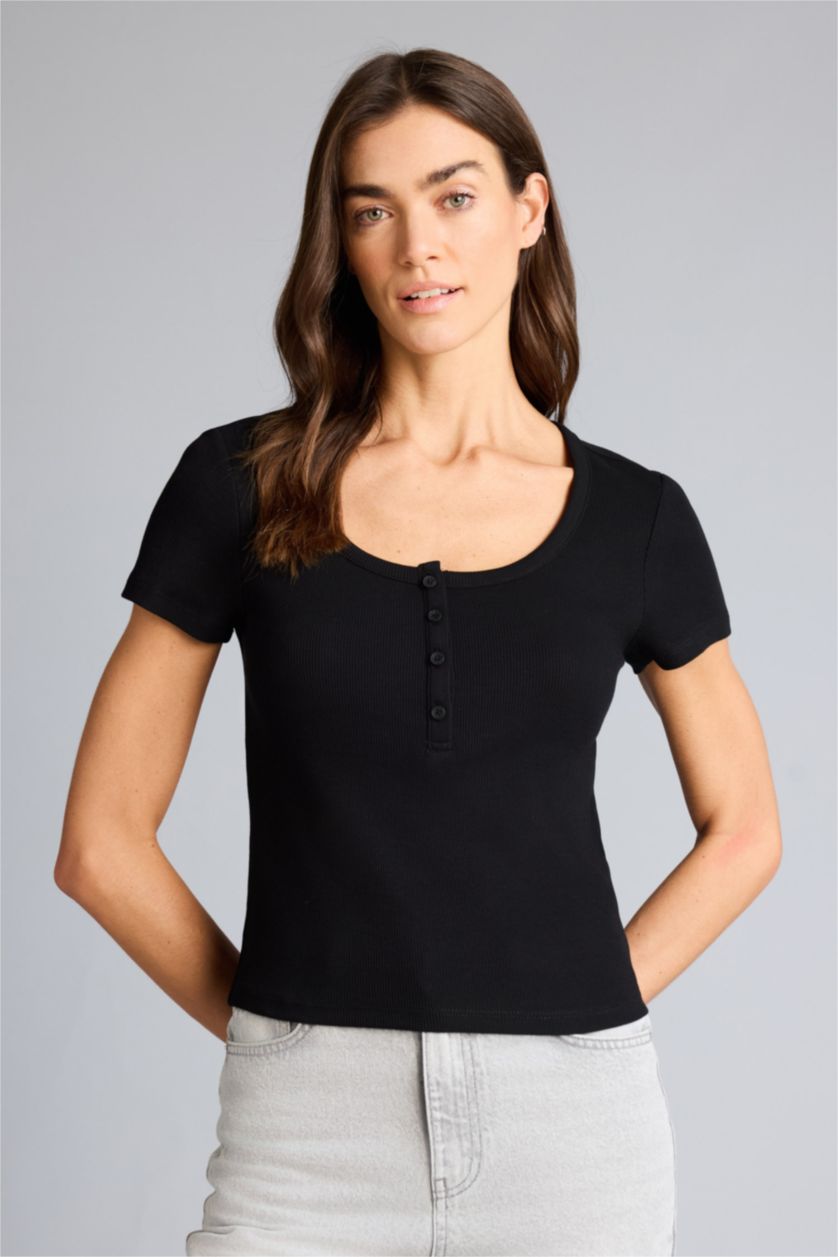 Woman Black تيشيرت نص ردن بيزك سادة قصة عادية وياخة مستديرة