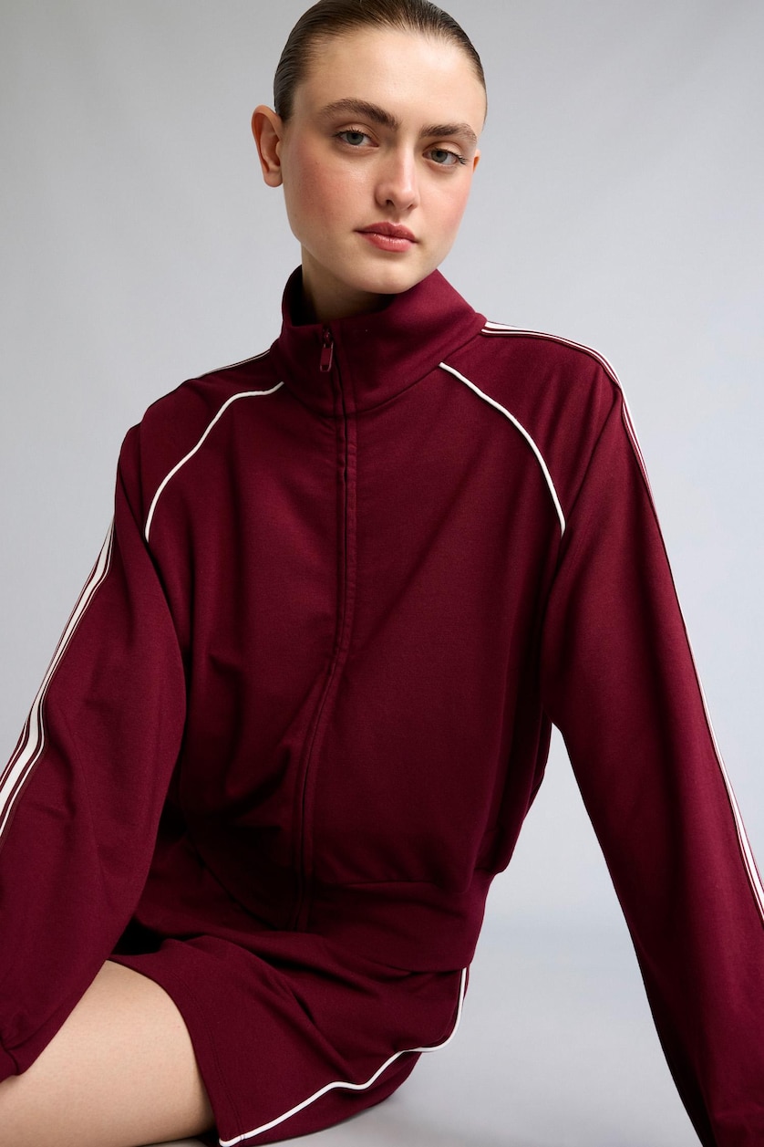 Woman Bordeaux Standard Fit High Neck Zippered Sports Hoodie