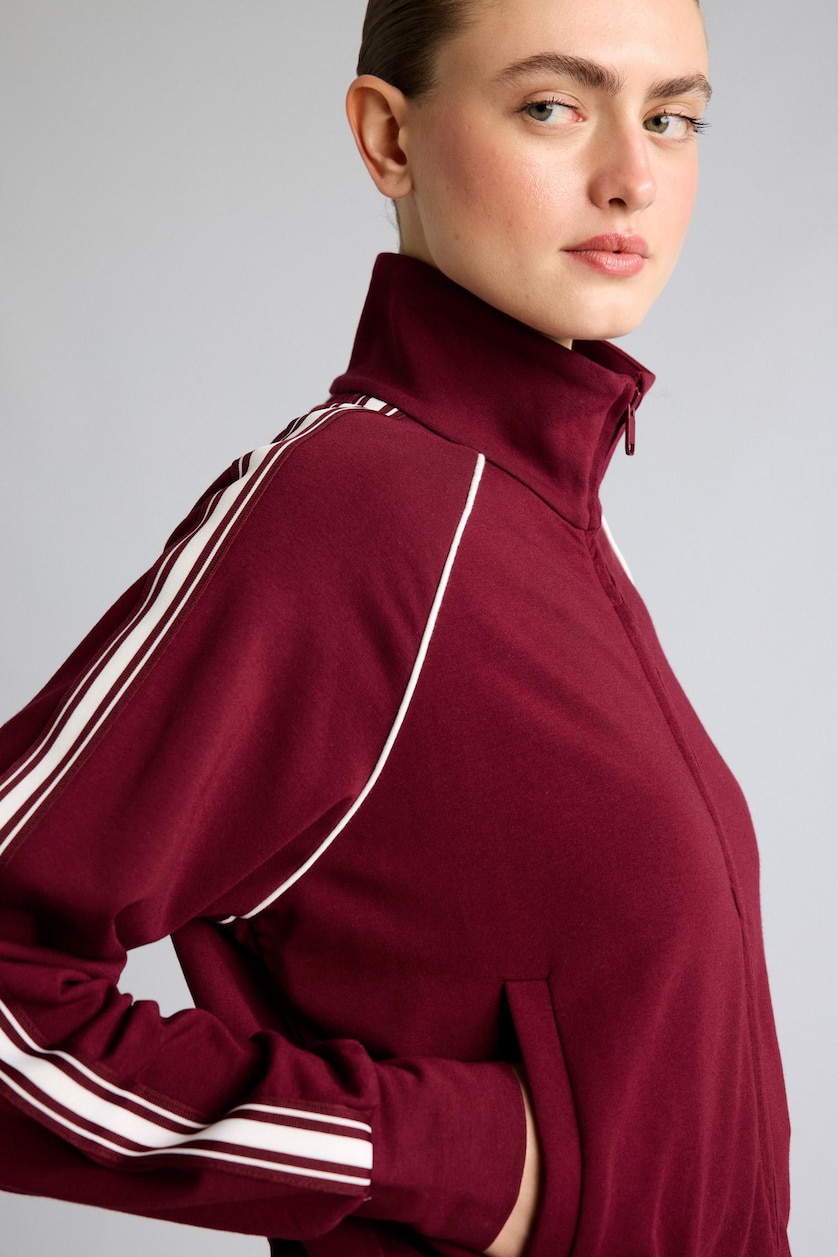 Woman Bordeaux Standard Fit High Neck Zippered Sports Hoodie