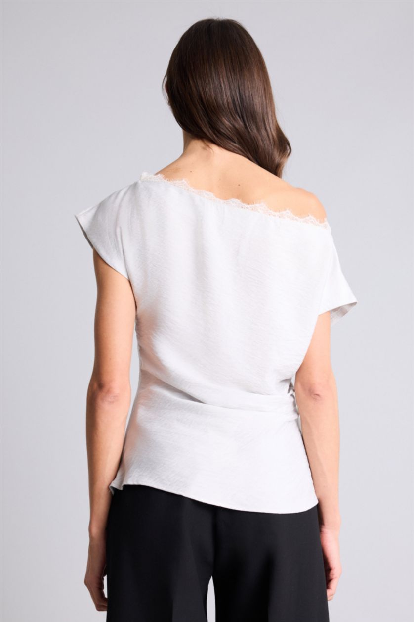 Kadın Açık Gri Fıtted Kayık Yaka Kısa Kollu Bluz