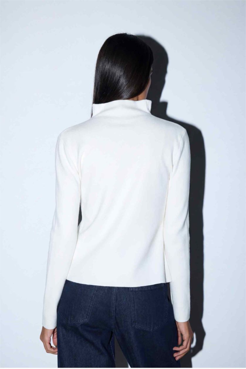 Kadın Kırık Beyaz Düğmeli Triko Hırka