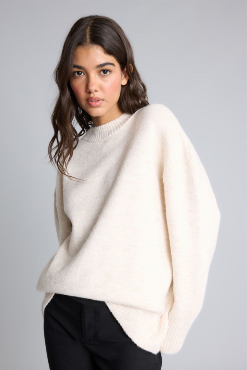 نساء بيج فاتح Oversize Crew Neck Knit Pullover