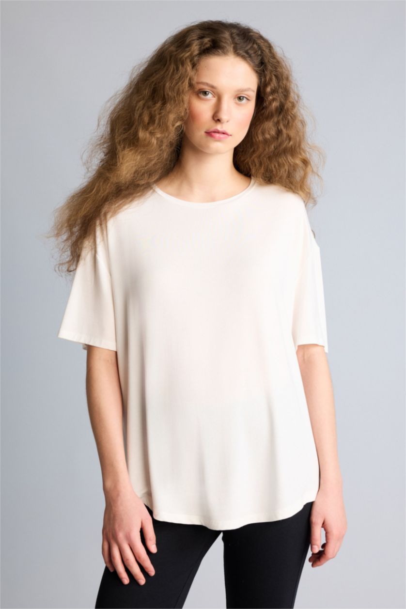 حريمي اوف وايت تيشيرت نص كم قصة مريحة