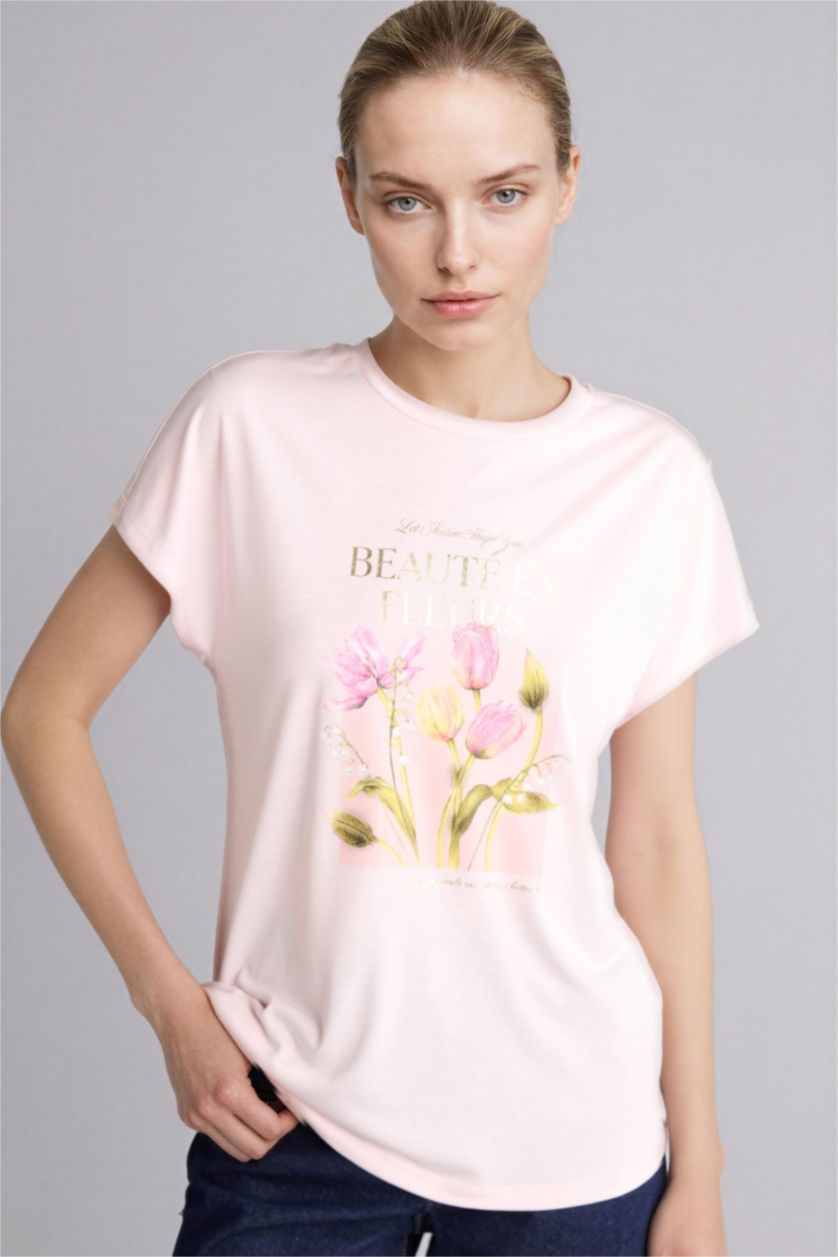 Kadın Açık Pembe Bisiklet Yaka Çiçekli Tişört