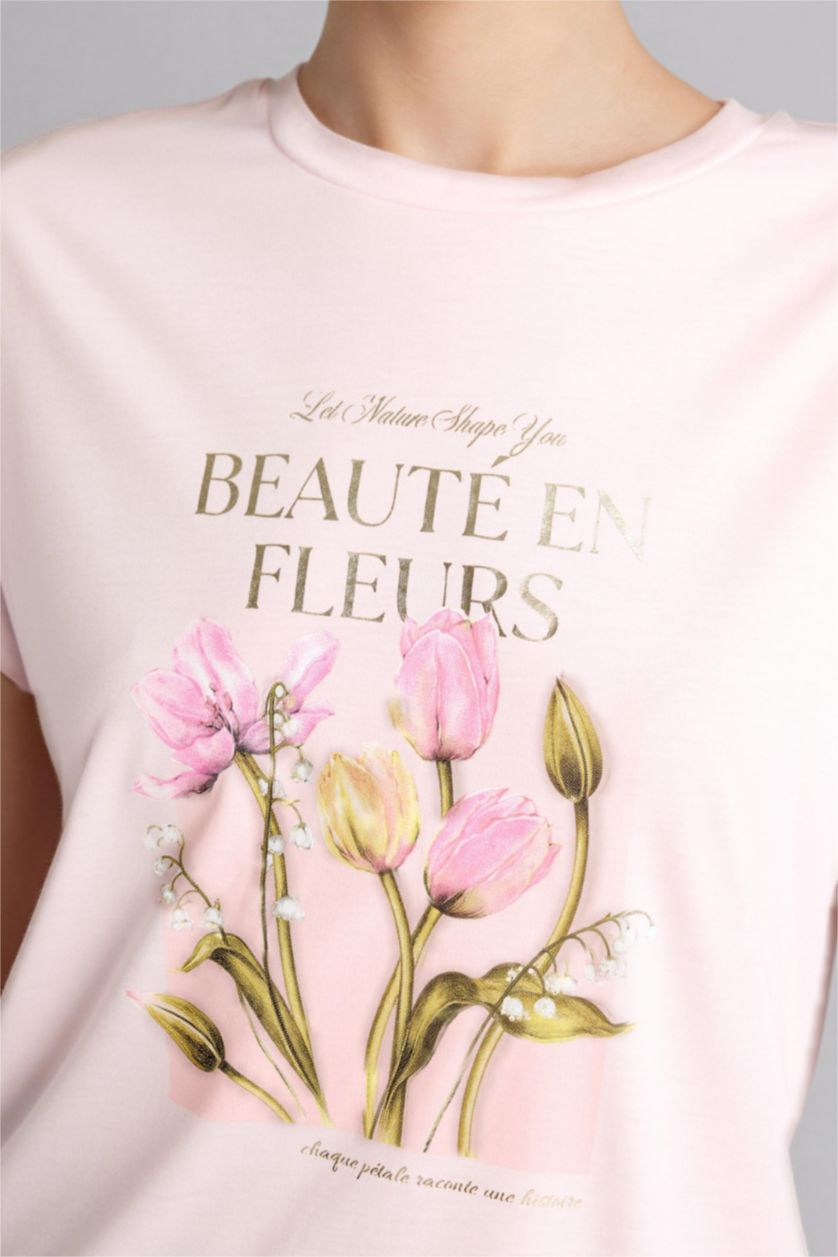 Kadın Açık Pembe Bisiklet Yaka Çiçekli Tişört