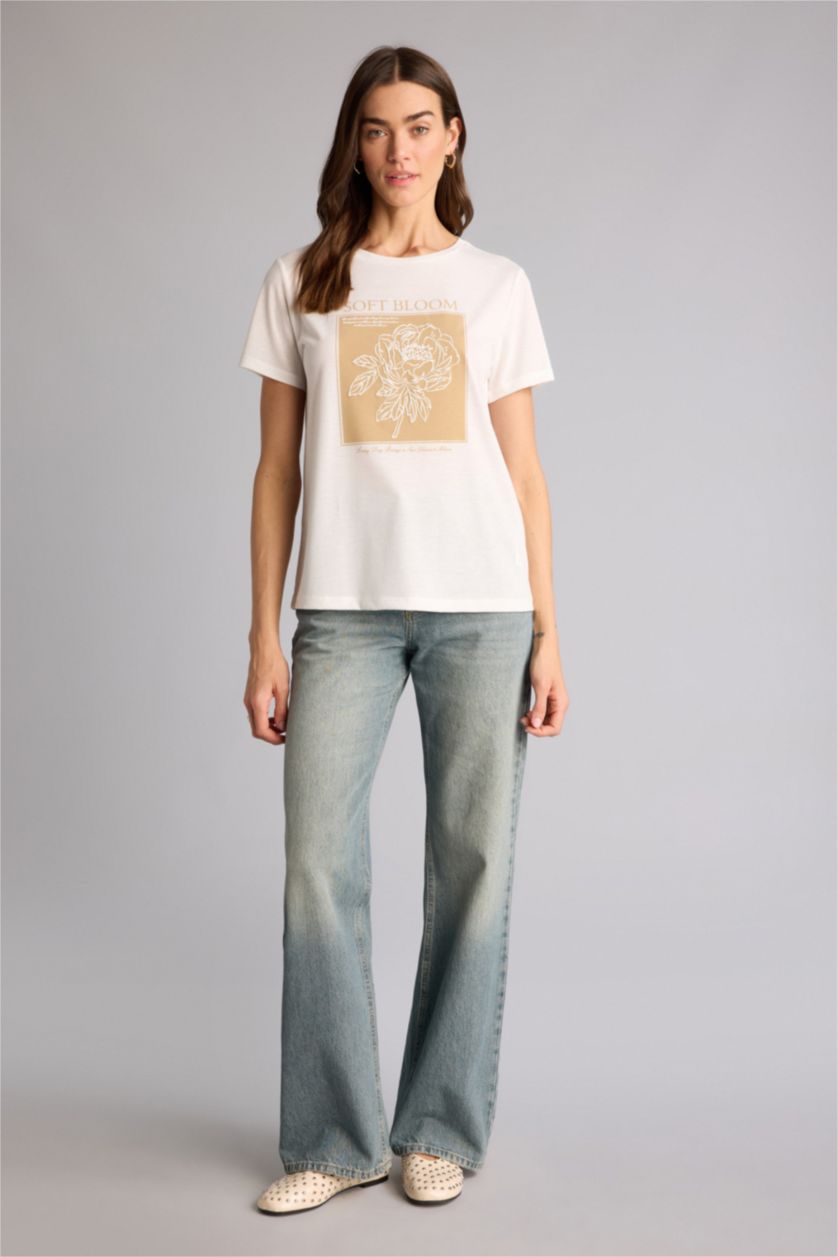 Kadın Ekru Regular Fıt Bisiklet Yaka Çiçekli Kısa Kollu Tişört