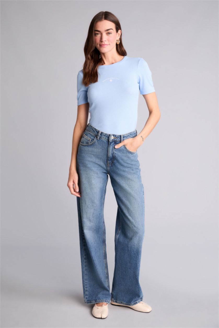 Kadın Açık Mavi Slım Fıt Bisiklet Yaka Nakış Baskı Çiçekli Fitilli Kaşkorse Kısa Kollu Tişört