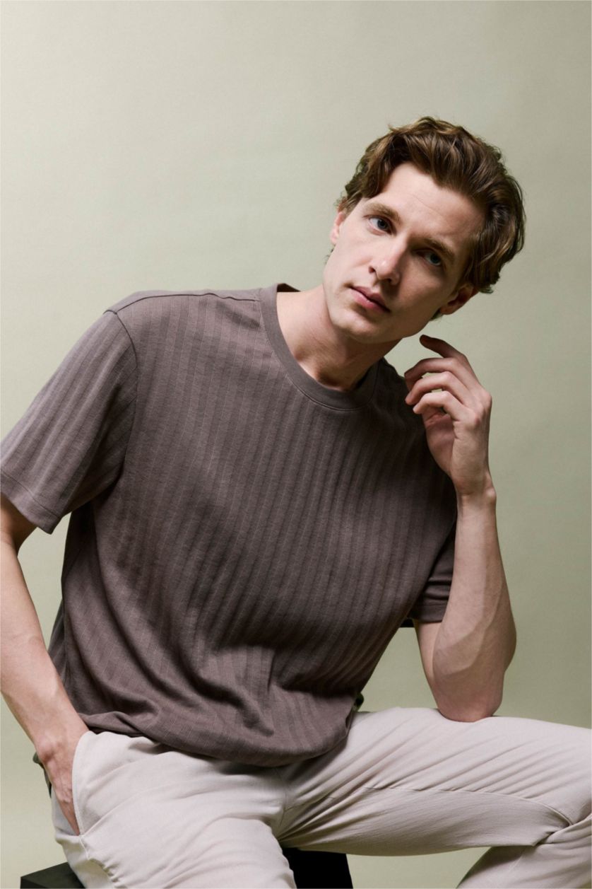 رجال بني فاتح Regular Fit Short Sleeve T-Shirt