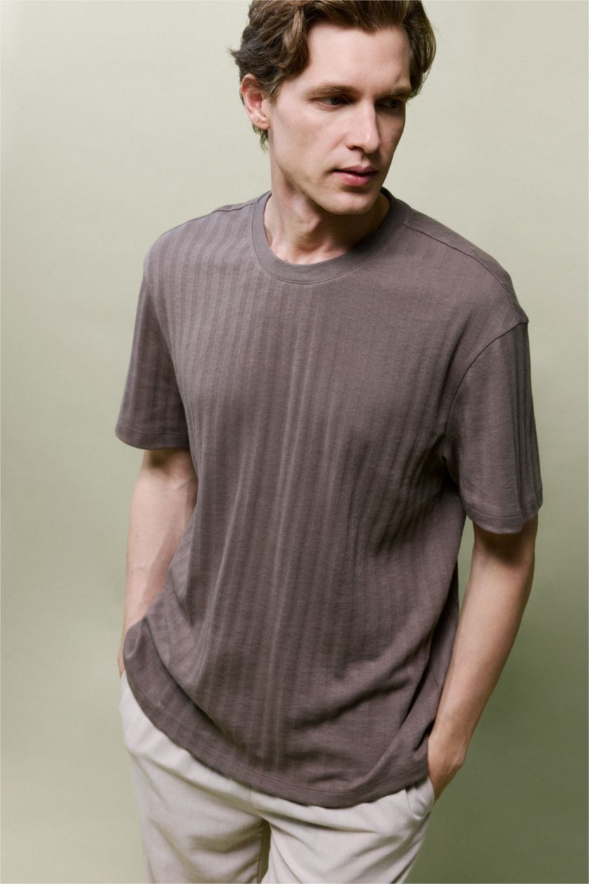 رجال بني فاتح Regular Fit Short Sleeve T-Shirt