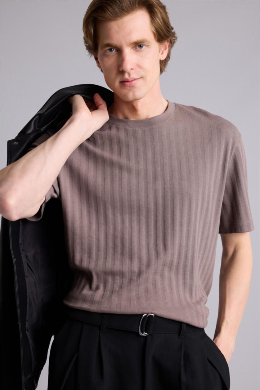 رجال بني فاتح Regular Fit Short Sleeve T-Shirt