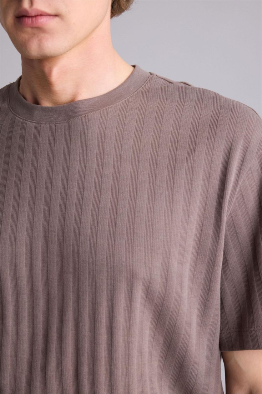 رجال بني فاتح Regular Fit Short Sleeve T-Shirt