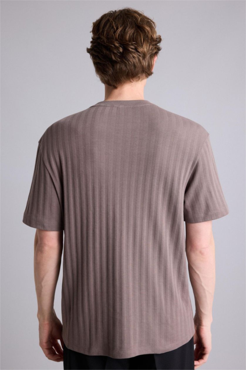 رجال بني فاتح Regular Fit Short Sleeve T-Shirt