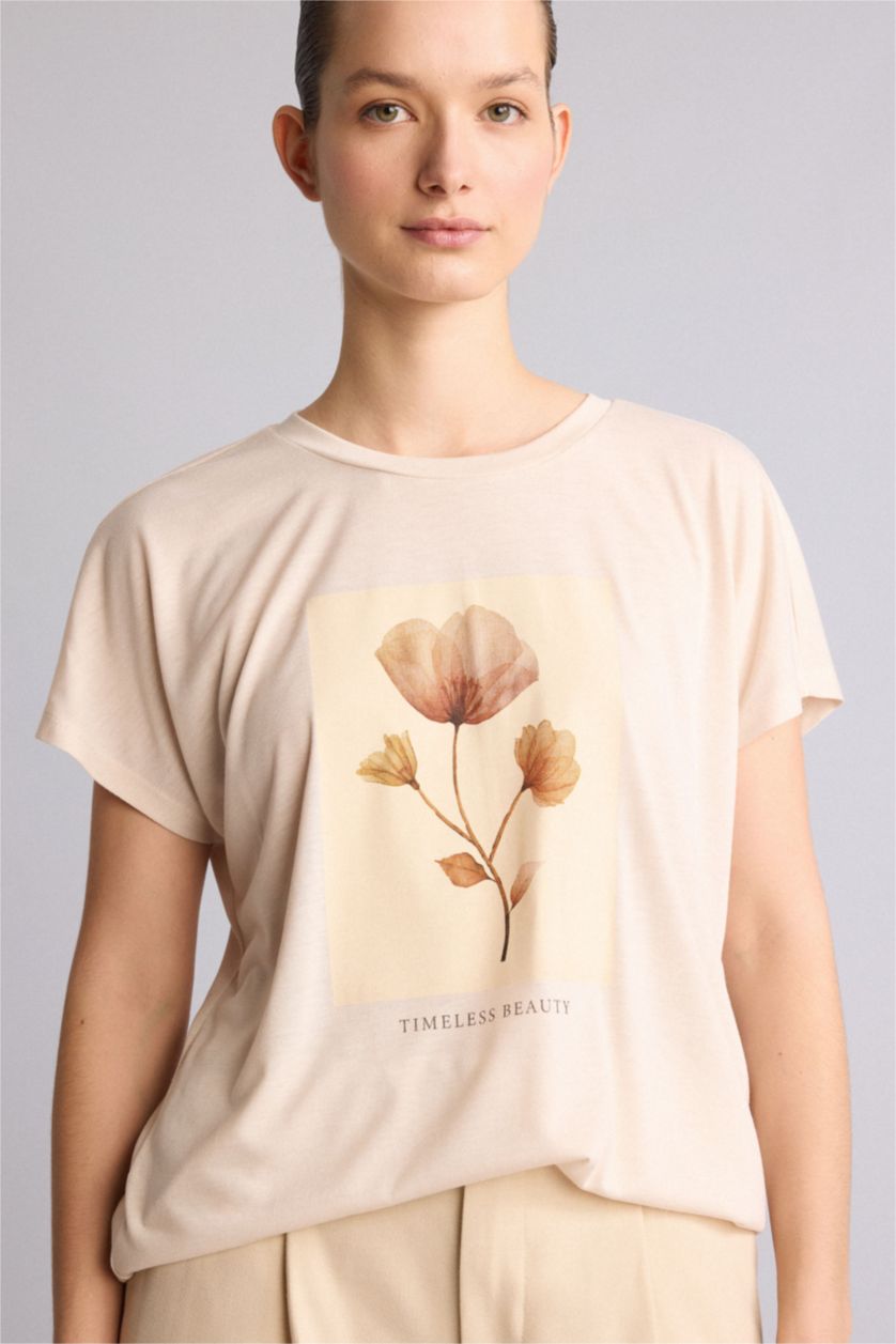 Kadın Ekru Regular Fit Çiçek Desenli Tişört