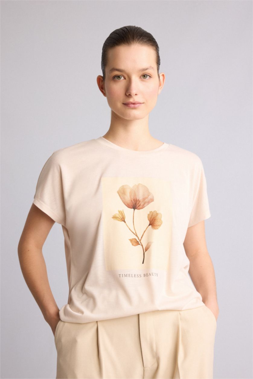 Kadın Ekru Regular Fit Çiçek Desenli Tişört