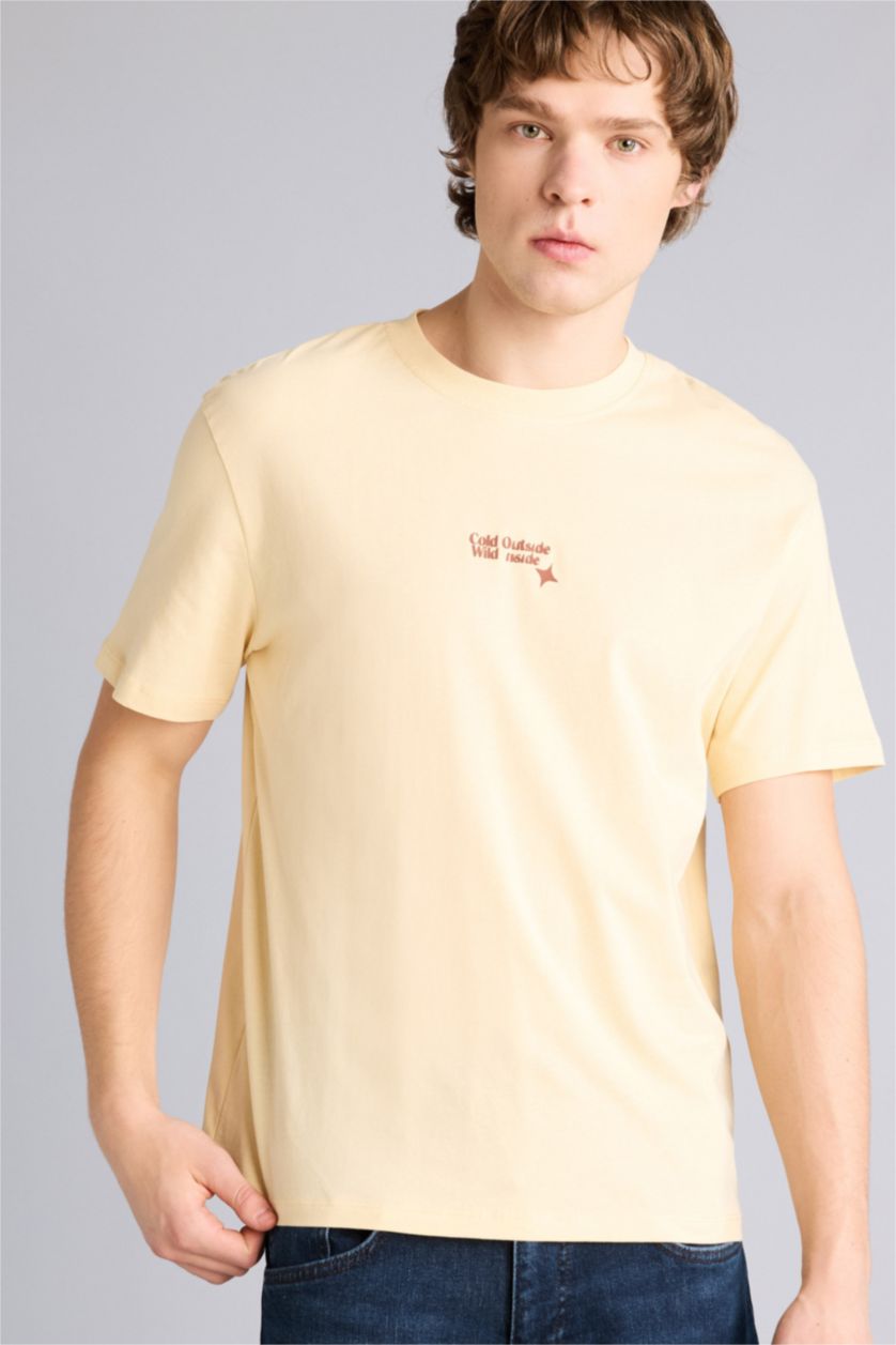 رجال أصفر تيشيرت نص كم قصة عادية مطبوع