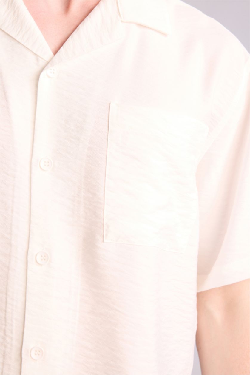 رجال بيج فاتح قميص نص ردن بوكسي فيت قماش كرنكيل