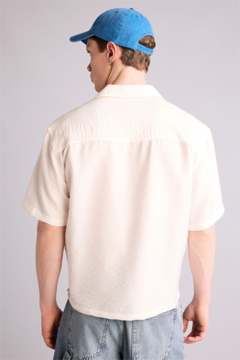 رجال بيج فاتح قميص نص ردن بوكسي فيت قماش كرنكيل