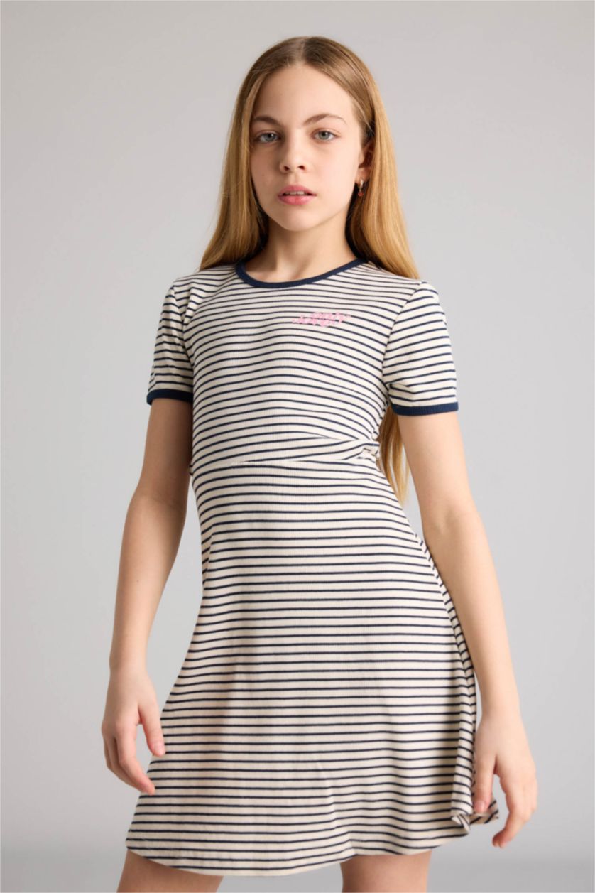 بناتي بيج فاتح فستان بناتي قطن قصة عادية