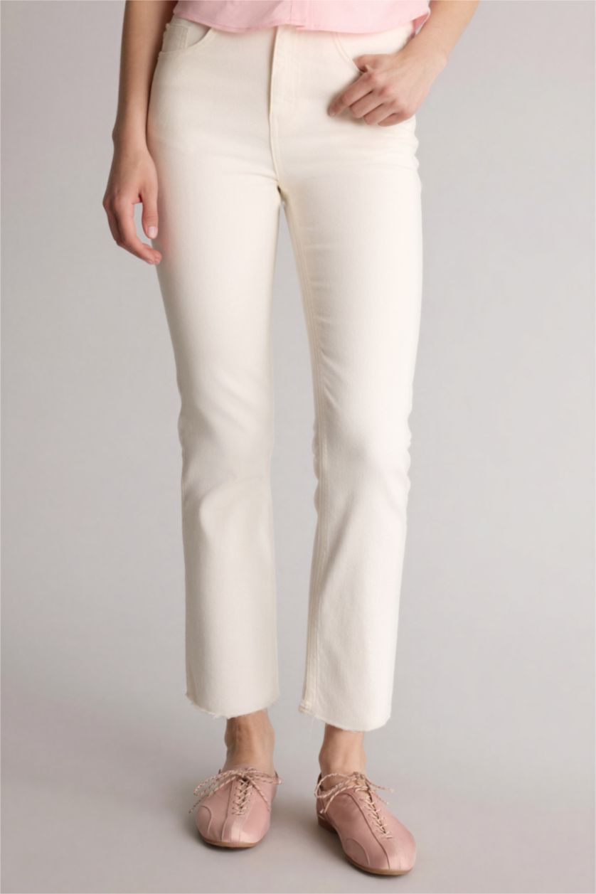 Kadın Kırık Beyaz Crop Flare Fıt Normal Bel Crop Fit Crop Gabardin Pantolon