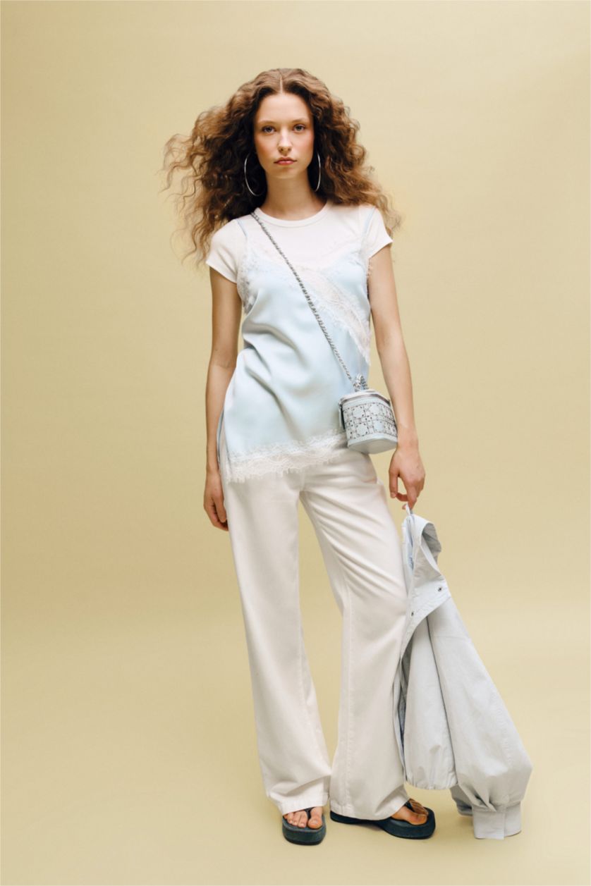 Kadın Açık Mavi Regular Fıt V Yaka Saten Kolsuz Bluz