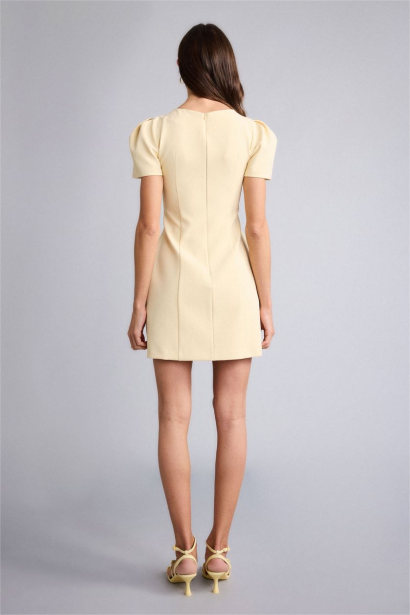 Kadın Açık Sarı Kayık Yaka Kolsuz Mini Elbise