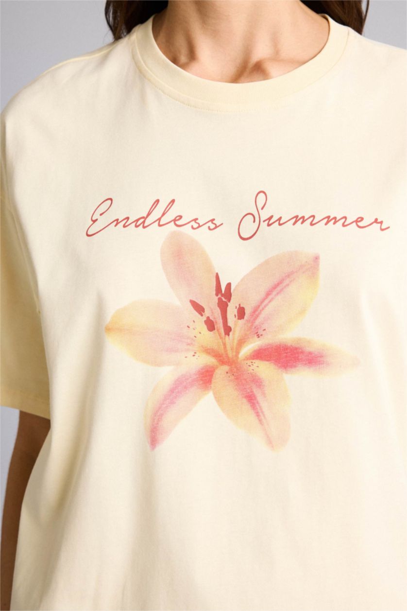 Kadın Açık Sarı Anneler Günü Oversıze Bisiklet Yaka Fotoğraf Çiçekli Kısa Kollu Tişört