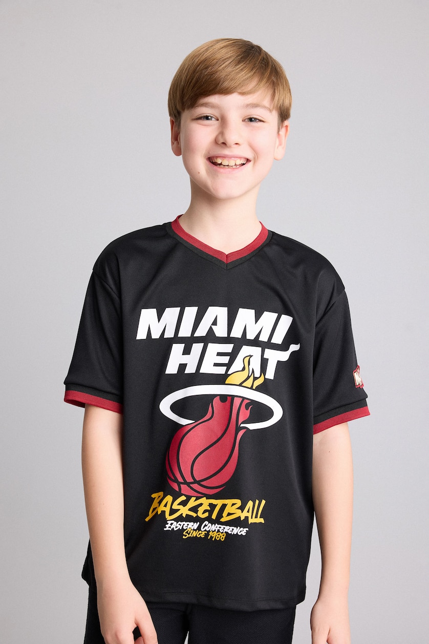 BOYS & TEENS Black New Regular Fit by the NBA Miami Heat Short Sleeve T-Shirt