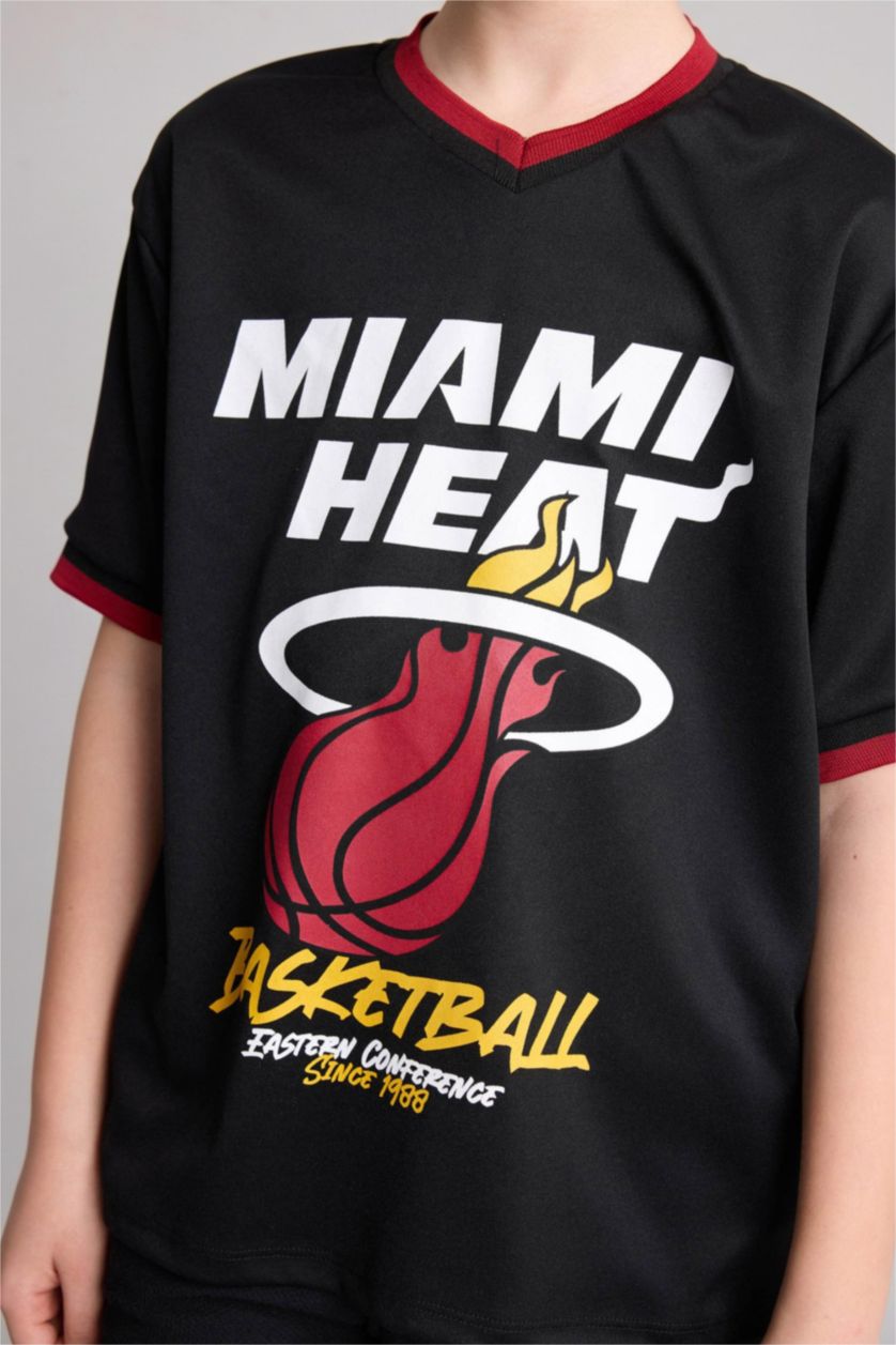 BOYS & TEENS Black Boy New Regular Fit Licensed by the NBA Miami Heat Short Sleeve T-Shirt