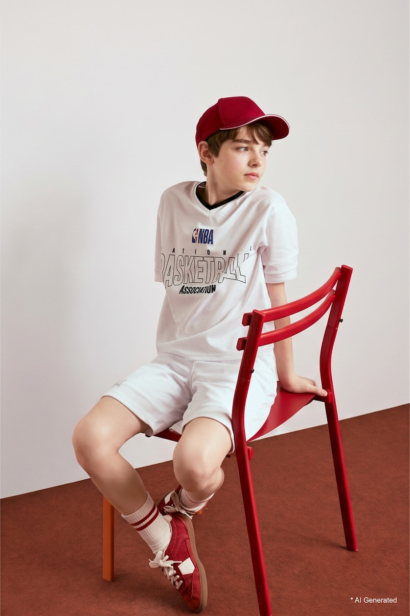 GARÇONS Blanc T-shirt NBA Wordmark  à manches courtes et col V pour garçon