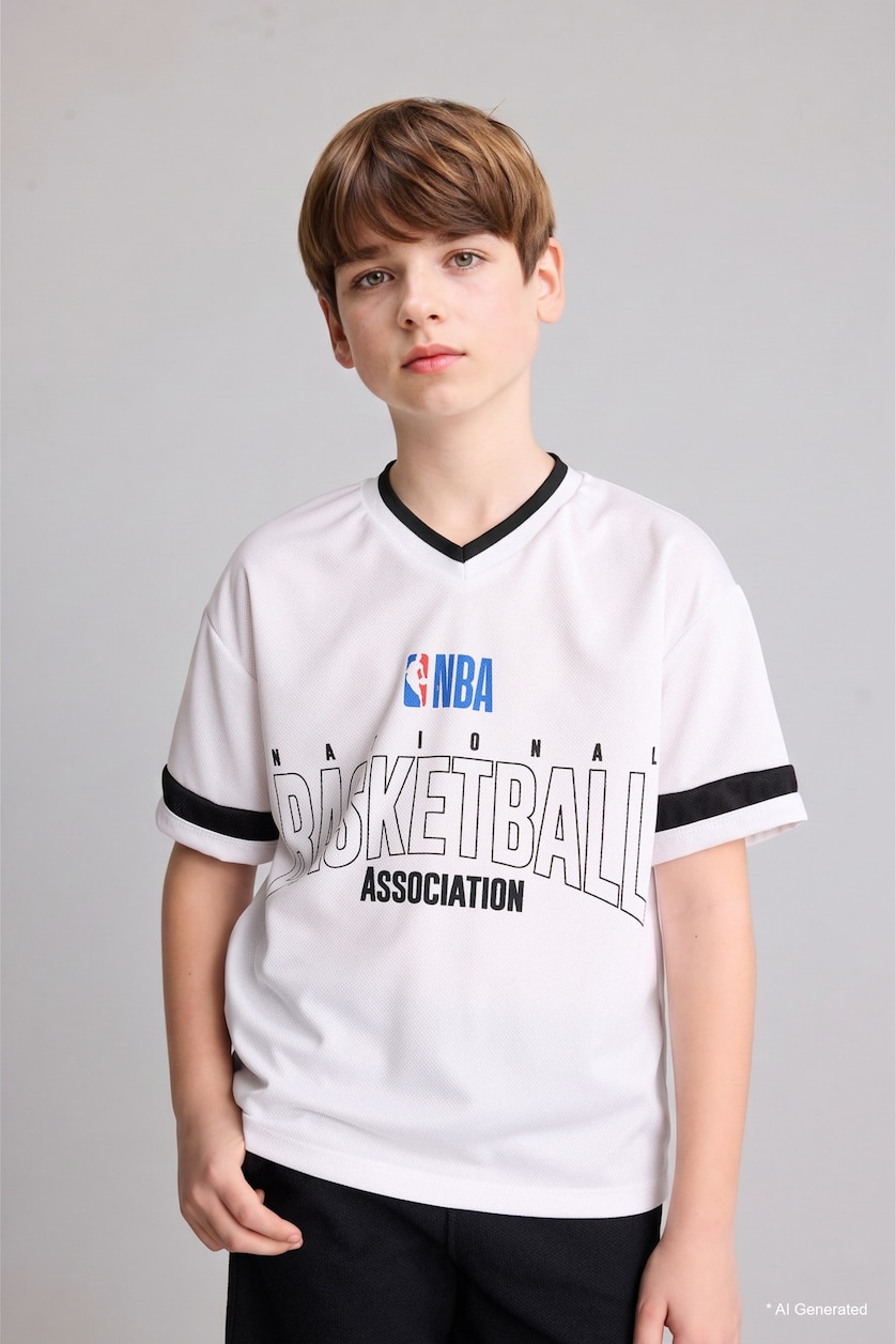 GARÇONS Blanc T-shirt NBA Wordmark  à manches courtes et col V pour garçon