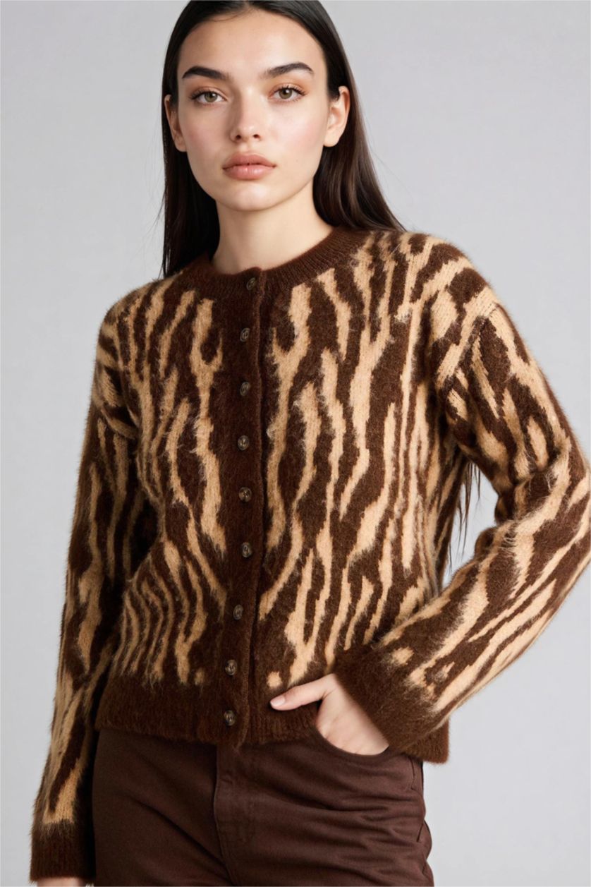 Woman Brown Leopard Print Knit Cardigan