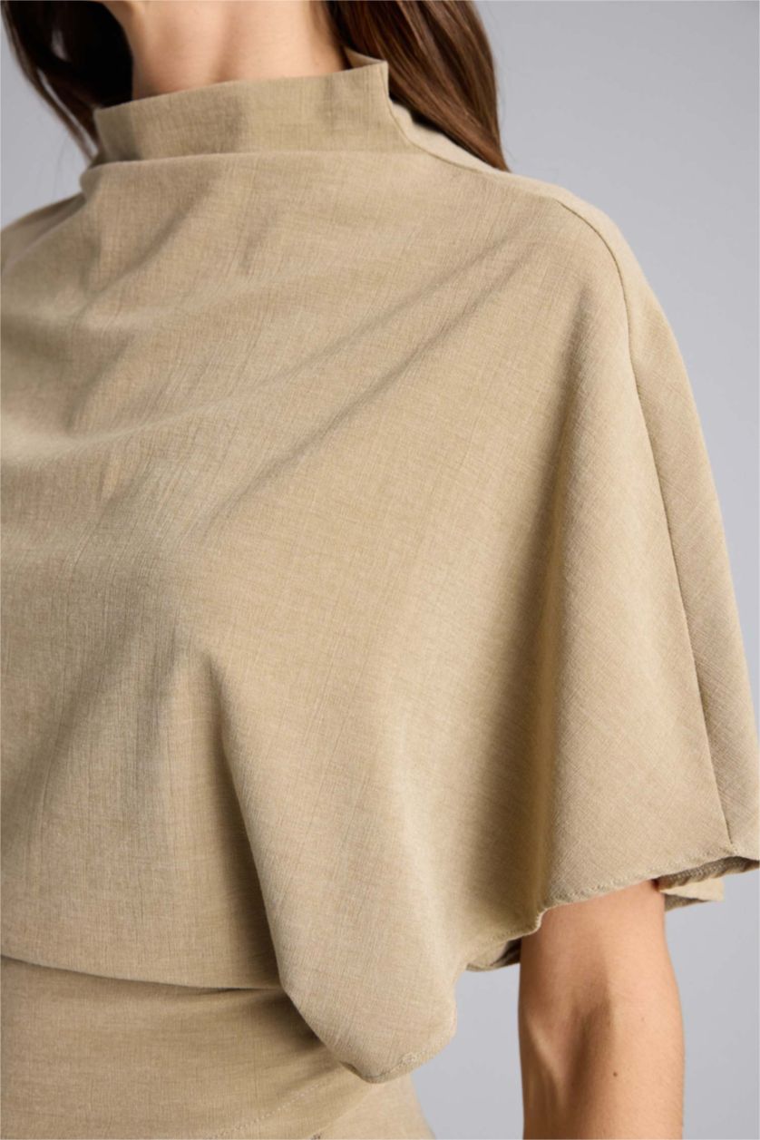 Kadın Bej Slım Fıt Yarım Balıkçı Yaka Krep Tişört