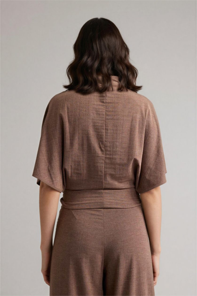 Kadın Açık Kahve Slım Fıt Yarım Balıkçı Yaka Krep Kısa Kollu Tişört