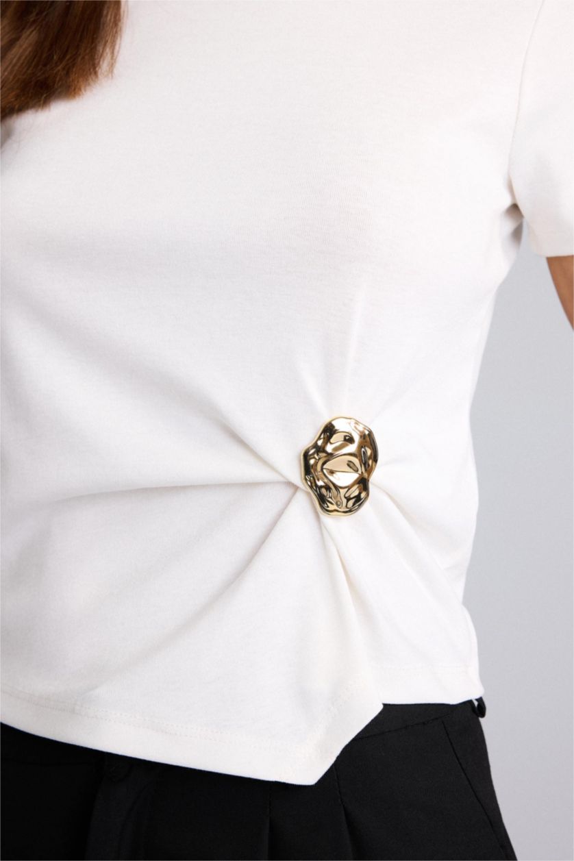 WOMAN Ecru تيشيرت نص كم سليم فيت وياقة مستديرة