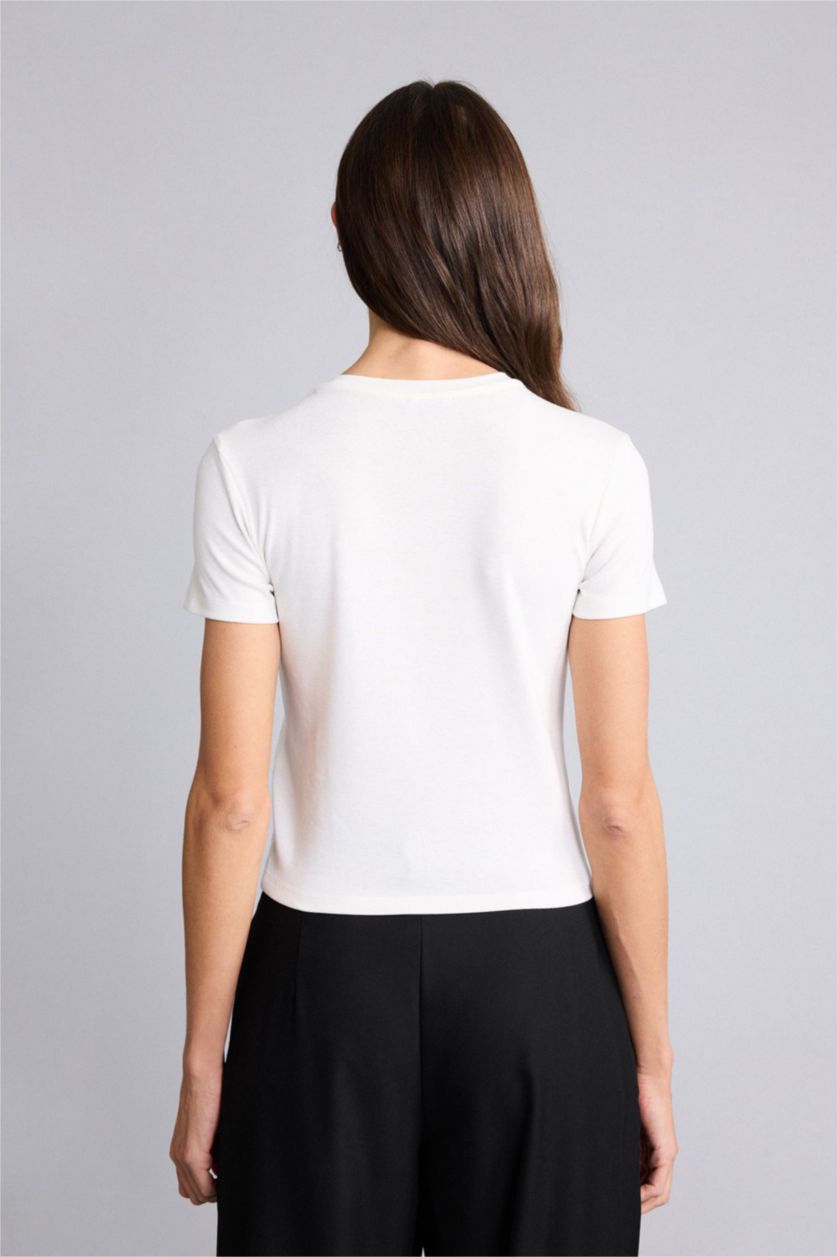 WOMAN Ecru تيشيرت نص كم سليم فيت وياقة مستديرة