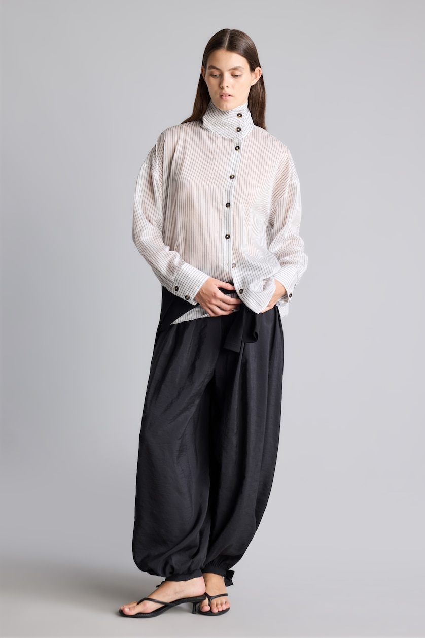 Woman Black Elastic Band Balloon Fit Trousers