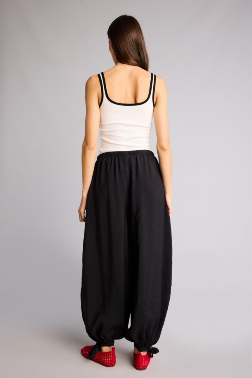 Kadın Siyah Balloon Fıt Beli Lastikli Düz Paça Modal Pantolon