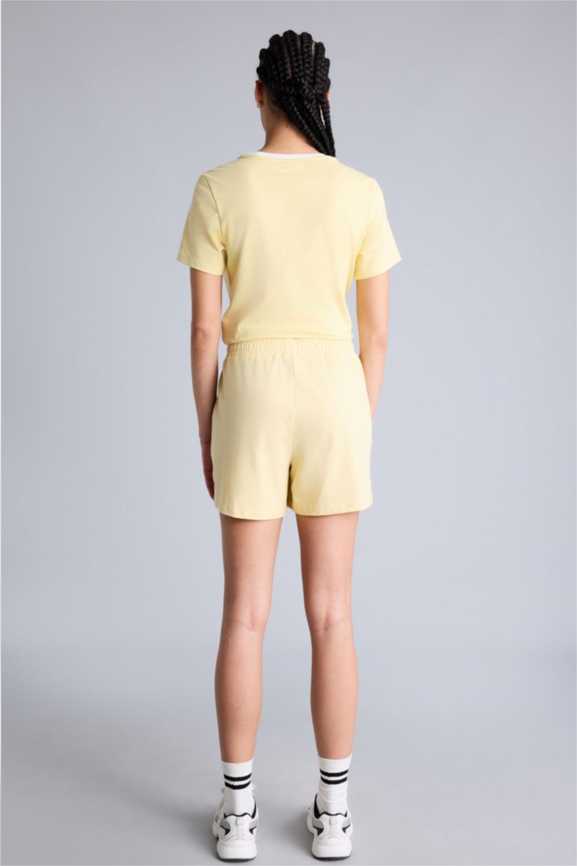 Kadın Açık Sarı Standart Fıt Sporcu Kısa Paça Pike Şort