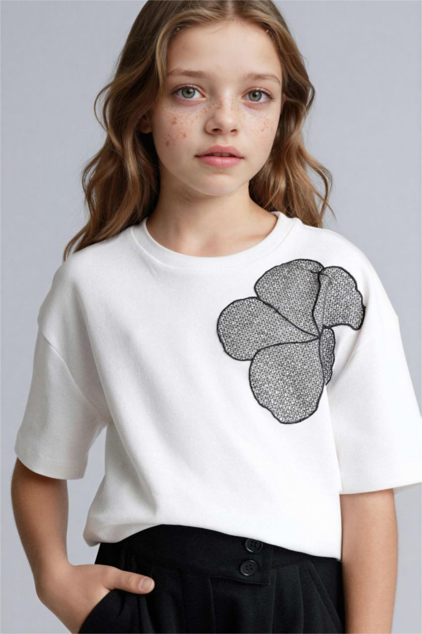 Kız Çocuk - Genç Kız Ekru Çiçek Aplikeli Tişört Kız Çocuk
