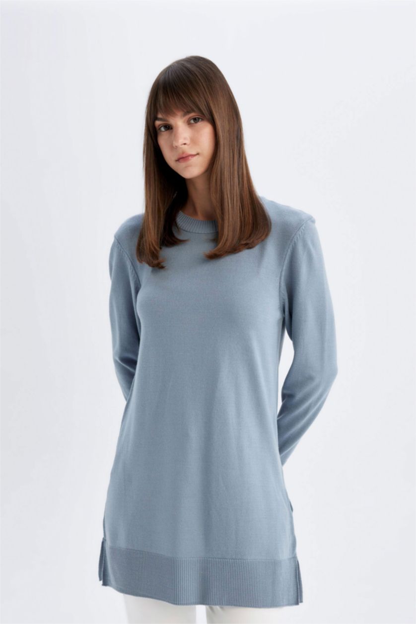 Kadın Mavi Regular Fit Bisiklet Yaka Yırtmaçlı Basic Düz Triko Kazak Tunik