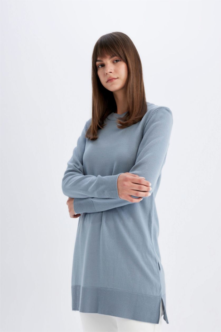 Kadın Mavi Regular Fit Bisiklet Yaka Yırtmaçlı Basic Düz Triko Kazak Tunik