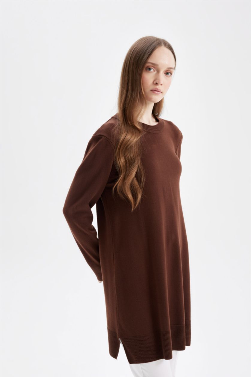 Kadın Kahve Regular Fit Bisiklet Yaka Yırtmaçlı Basic Düz Triko Kazak Tunik