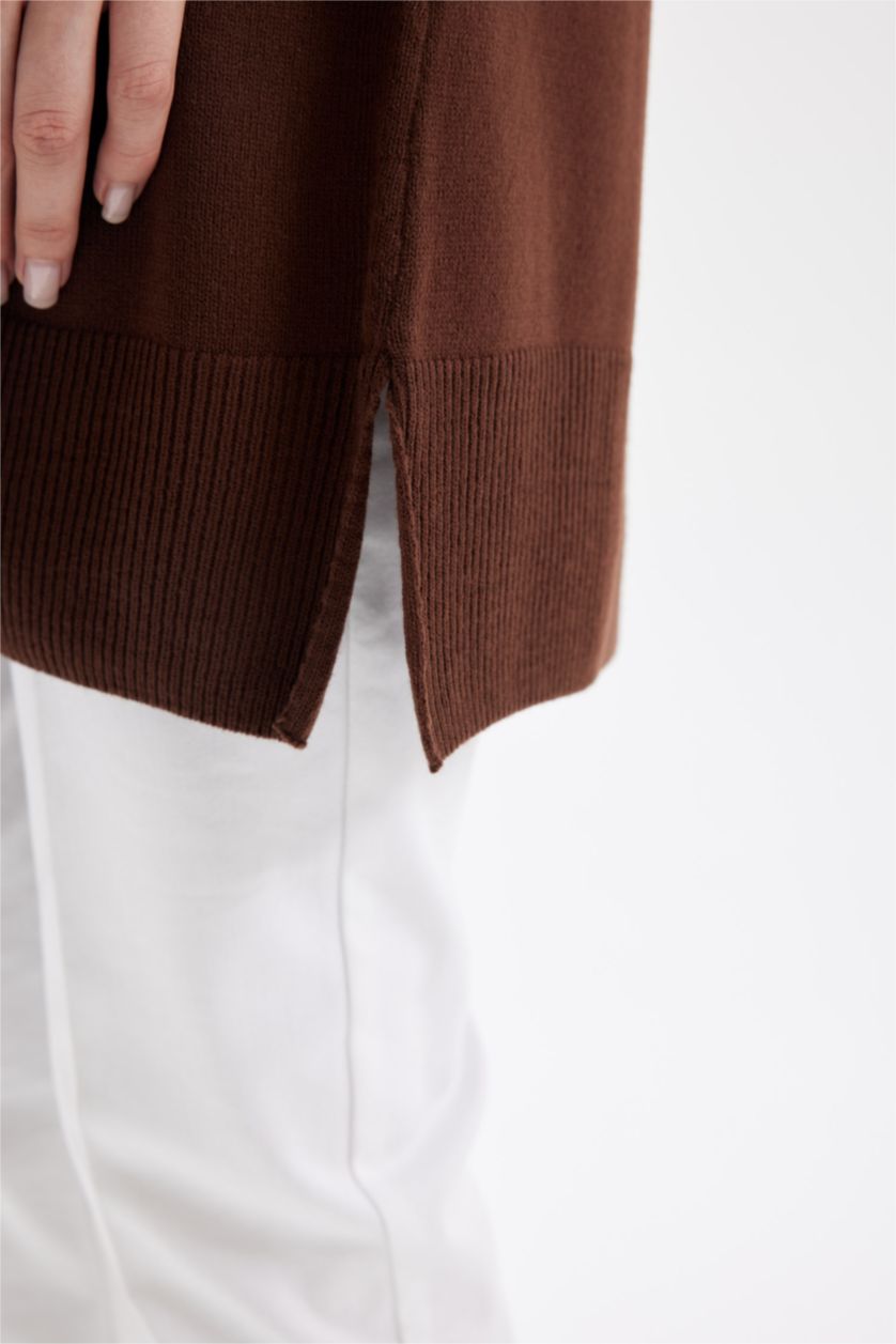 Kadın Kahve Regular Fit Bisiklet Yaka Yırtmaçlı Basic Düz Triko Kazak Tunik