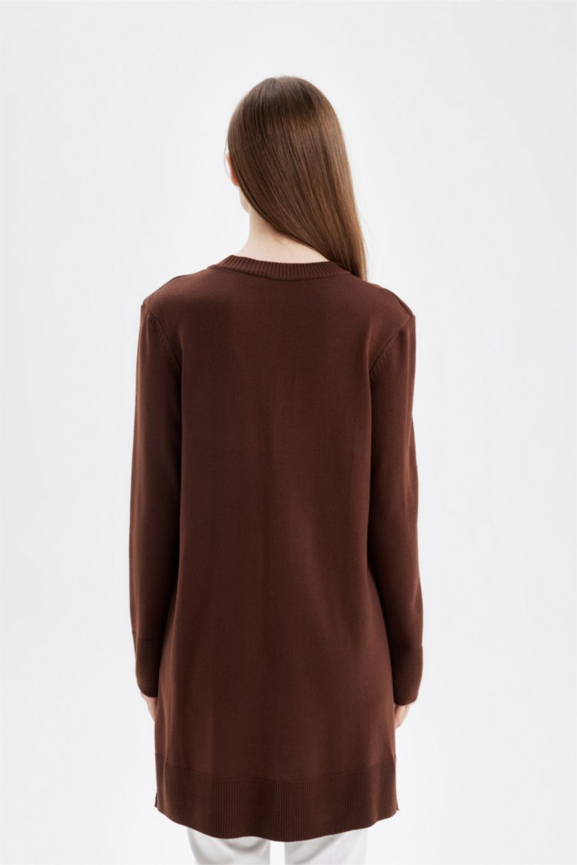 Kadın Kahve Regular Fit Bisiklet Yaka Yırtmaçlı Basic Düz Triko Kazak Tunik