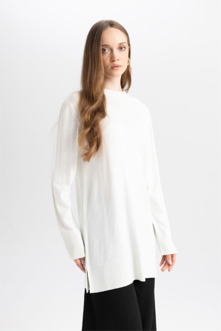 Kadın Ekru  Regular Fit Bisiklet Yaka Yırtmaçlı Basic Düz Kazak Tunik