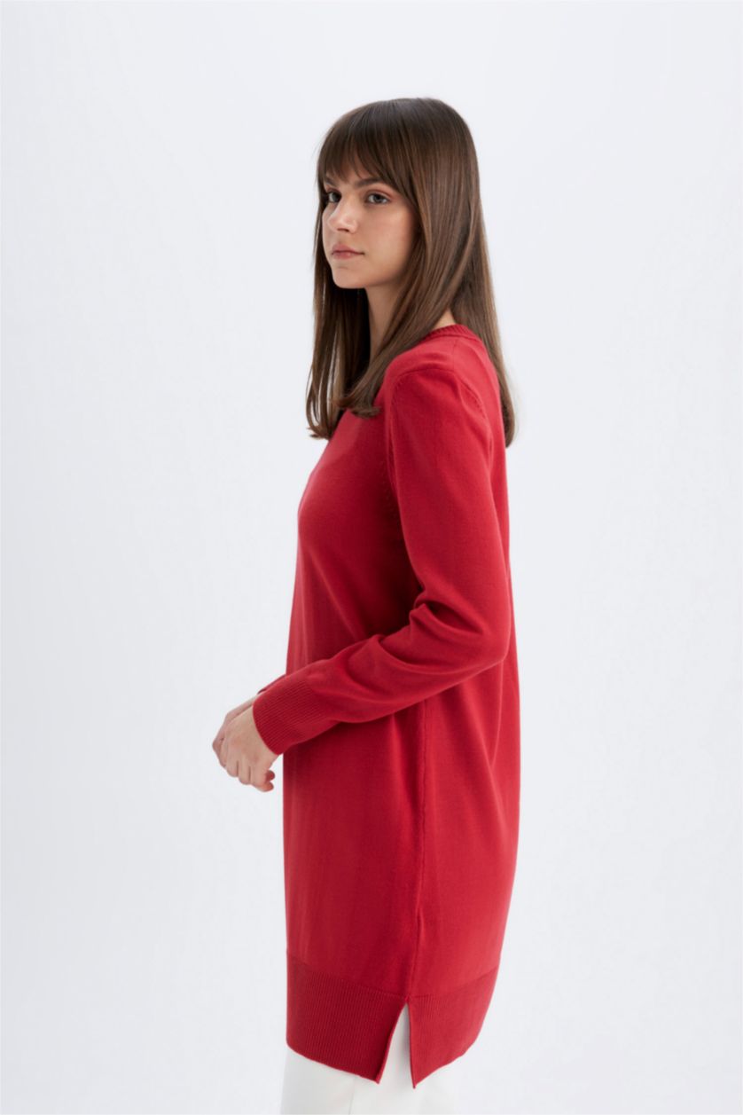 Kadın Kırmızı Regular Fit Bisiklet Yaka Yırtmaçlı Basic Düz Triko Kazak Tunik