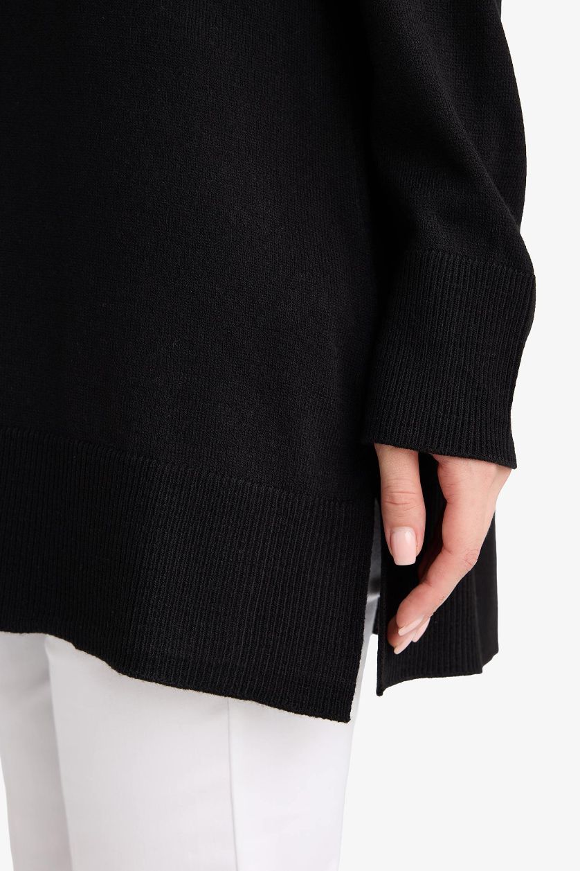 Kadın Siyah Regular Fit Bisiklet Yaka Yırtmaçlı Basic Düz Triko Kazak Tunik